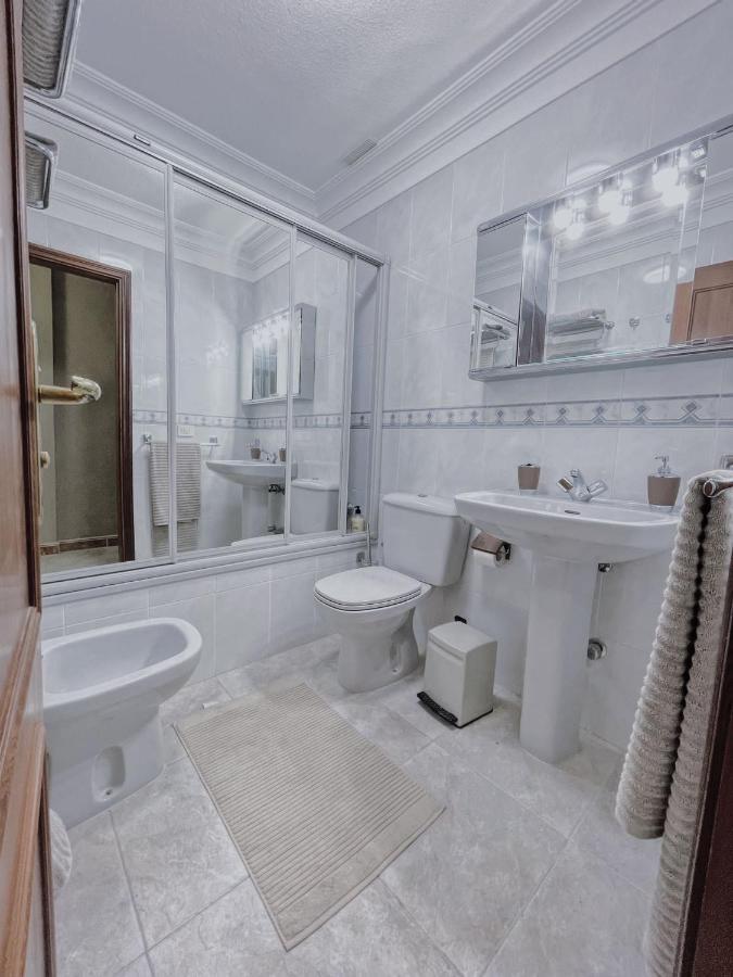 Apartamento Primera Línea De Playa: Vistas Al Mar *